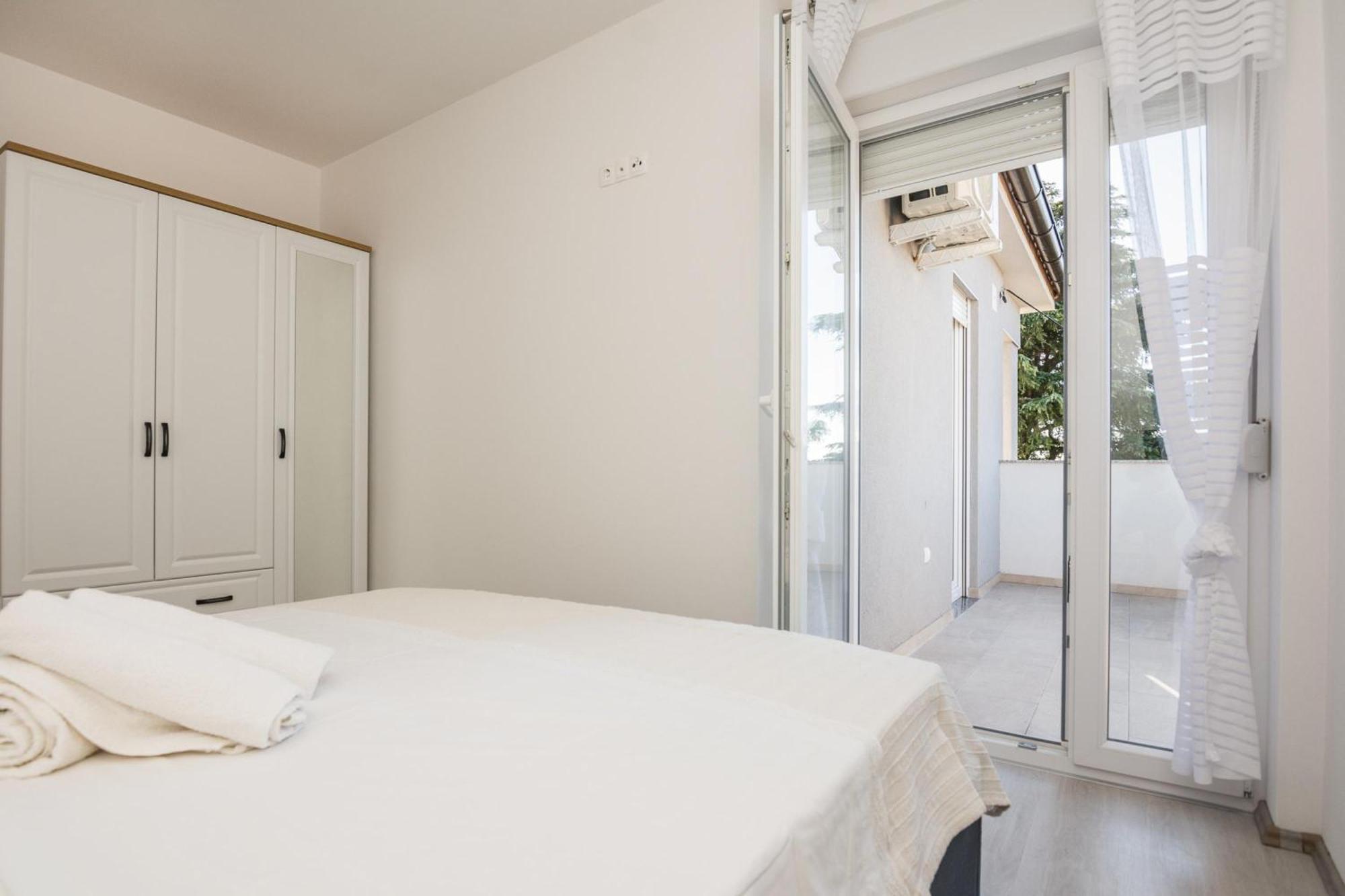 Pool Apartment Bakija 2 - Happy Rentals Pakostane Luaran gambar